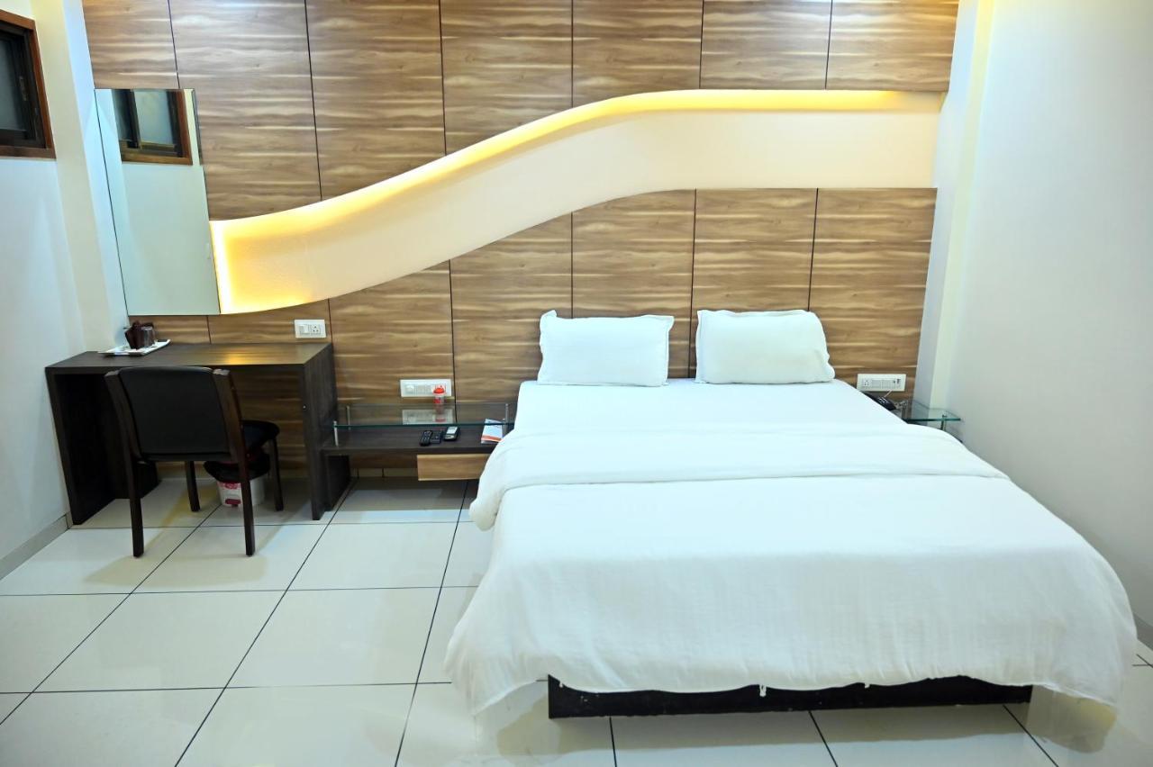 Hotel Aaram Umargam Exterior photo