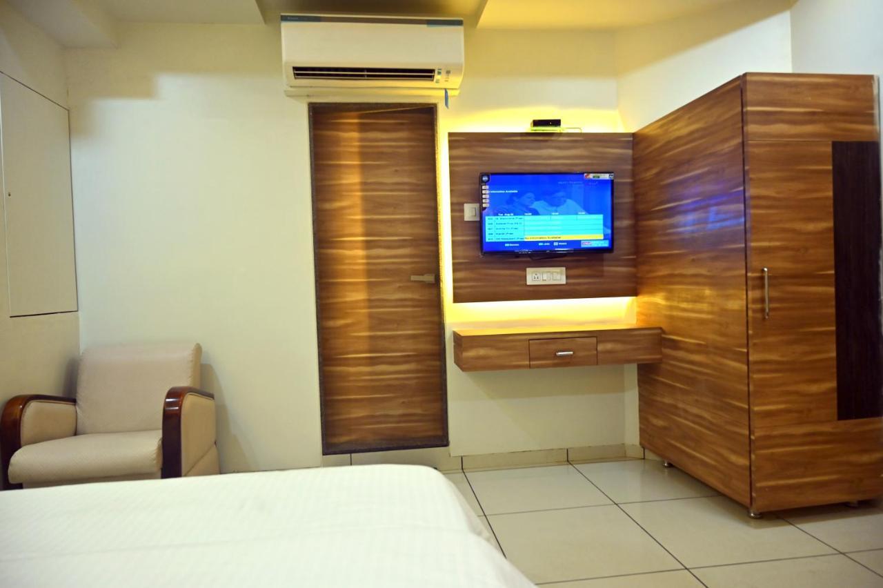 Hotel Aaram Umargam Exterior photo