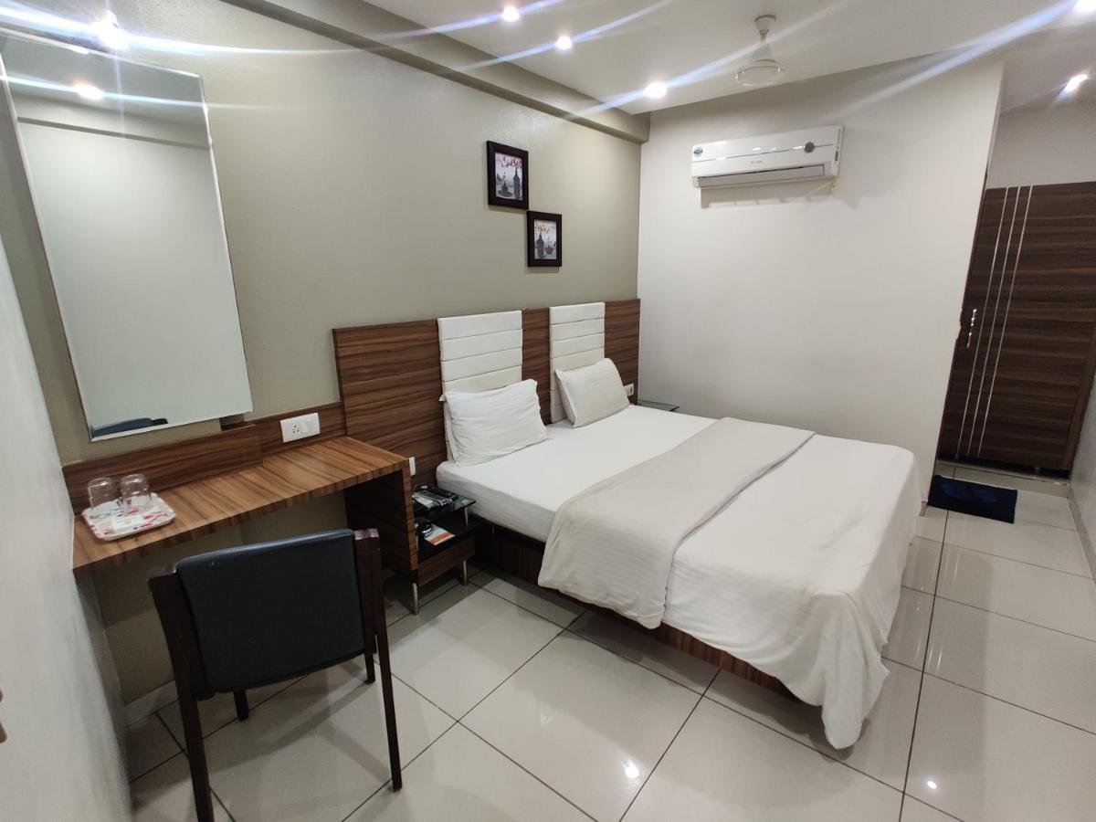 Hotel Aaram Umargam Exterior photo