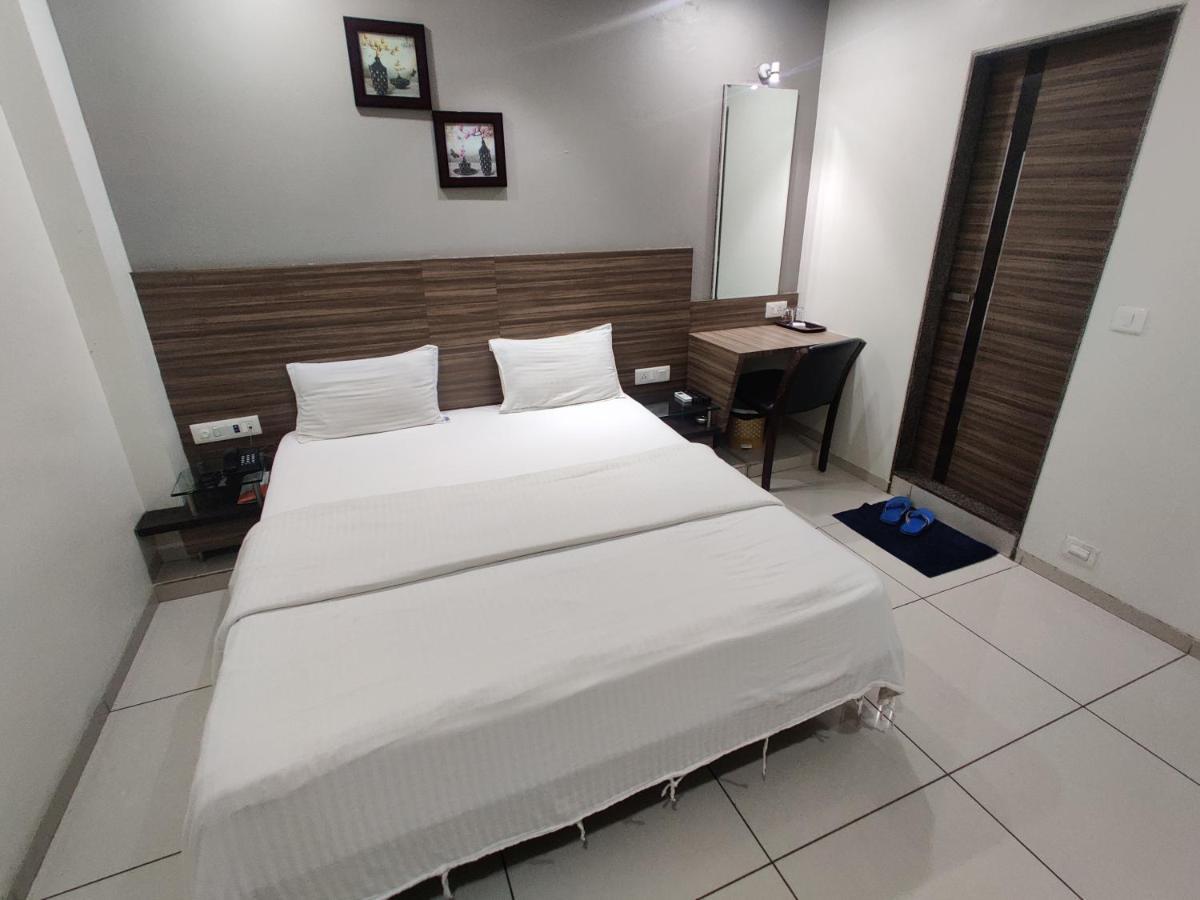 Hotel Aaram Umargam Exterior photo